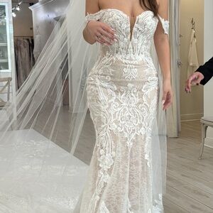 Elegant Lace Off-Shoulder Wedding Dress